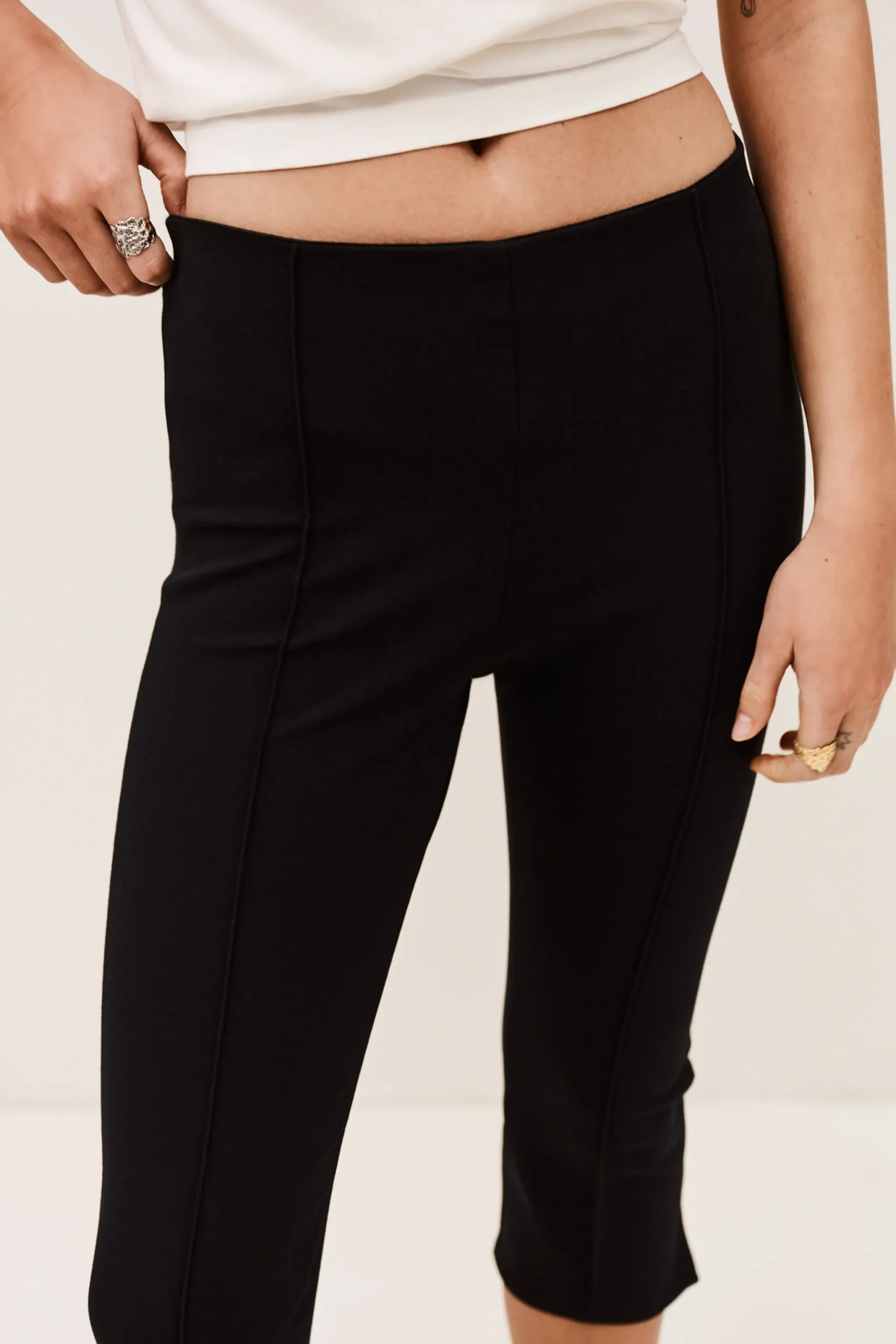 CAPRIA pantalón de talle alto € 145